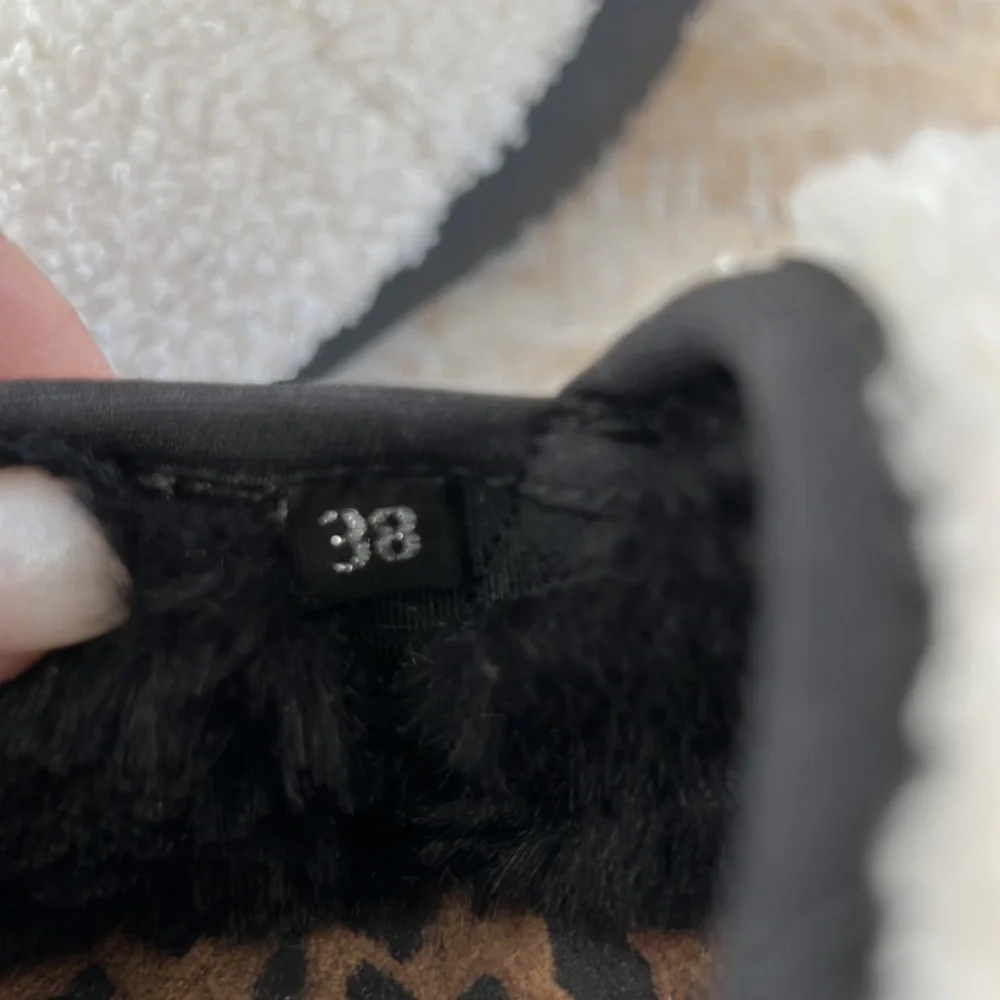 P448 Laby Slippers {white/Black} 38/8 - Picture 10 of 10